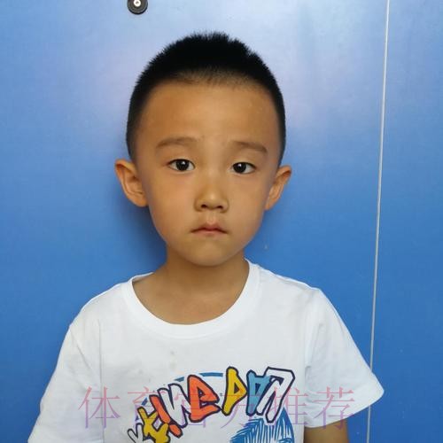 石头教练与希望之星张晨的足球故事 石头教练与希望之星张晨的足球故事